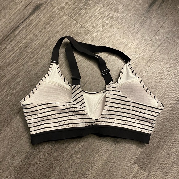 Victoria secret sports bra black and white striped - Picture 2 of 6